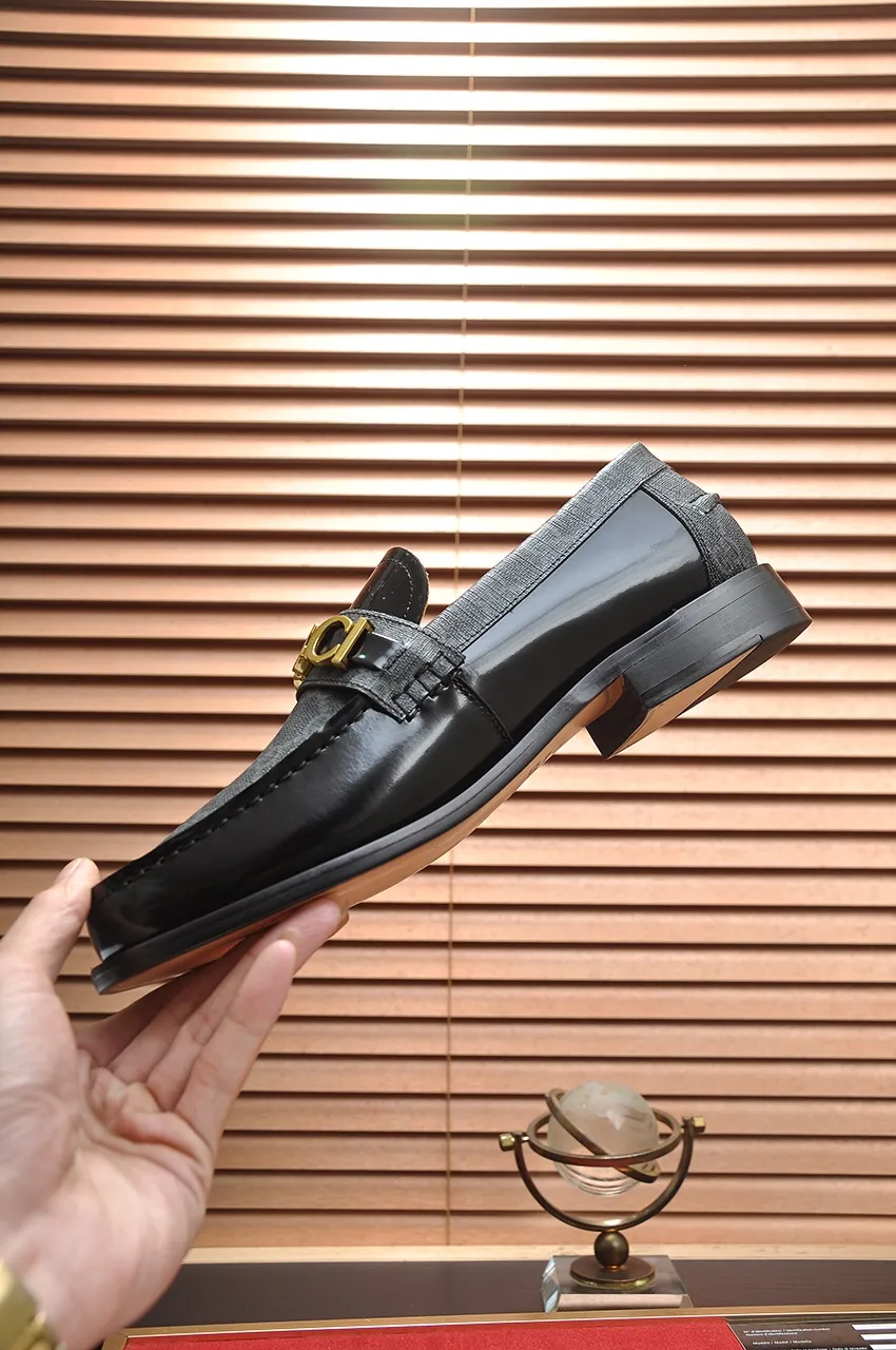 Men's shoes💰560💶Italy's top luxury men's shoe giant (GUCCI) (Gucci) (full cowhide lining) new arrival🍃Original European style🔰 Pleasant to the eye😍In order to make the shoes more durable and non-deformable🌀The production continues to follow traditional methods but there is still no lack of innovation💪Choose original sheepskin for the leather♻️ Smooth and natural And extra bright ⭐Made of imported cowhide, the first choice of rich people 38-45 (45 customized)